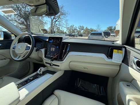 New 2026 Volvo XC60 T8 Ultra w/ Protection Package Premier image 10