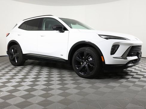 Certified 2025 Buick Envision Sport Touring image 3