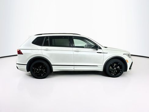 Used 2023 Volkswagen Tiguan SE R-Line FWD image 10
