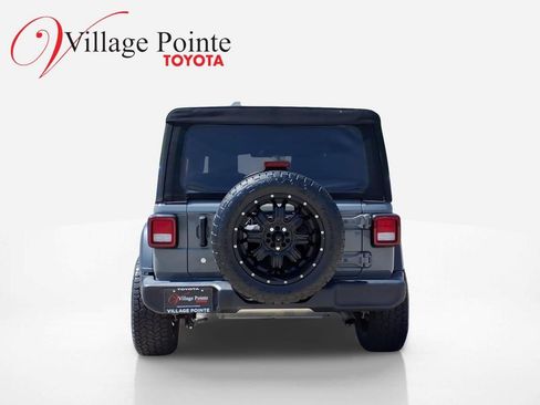 Used 2018 Jeep Wrangler Unlimited Sport S AWD/4WD image 5