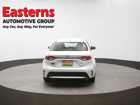 Used 2022 Toyota Corolla LE w/ LE Convenience Package FWD image 35