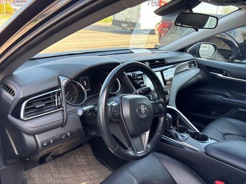 Used 2019 Toyota Camry SE FWD image 8