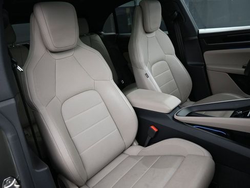 Certified 2025 Porsche Macan Electric image 25