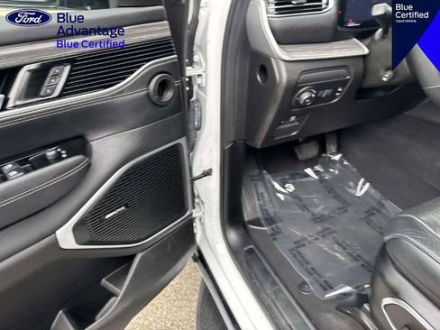 Used 2024 Jeep Wagoneer Series II w/ Flexible Seating Group RWD image 17