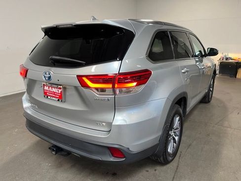 Used 2019 Toyota Highlander XLE AWD/4WD image 3