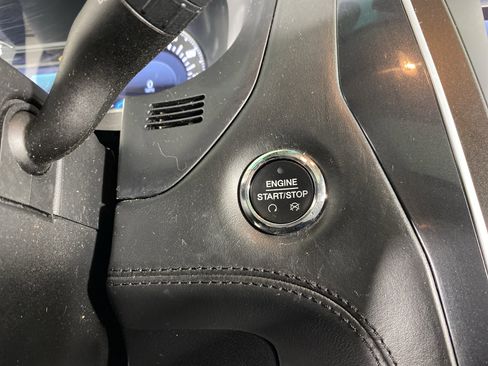 Used 2016 Ford Explorer Platinum image 28