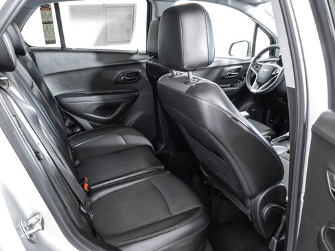 Used 2018 Chevrolet Trax LT w/ Sun & Sound Package AWD/4WD image 38