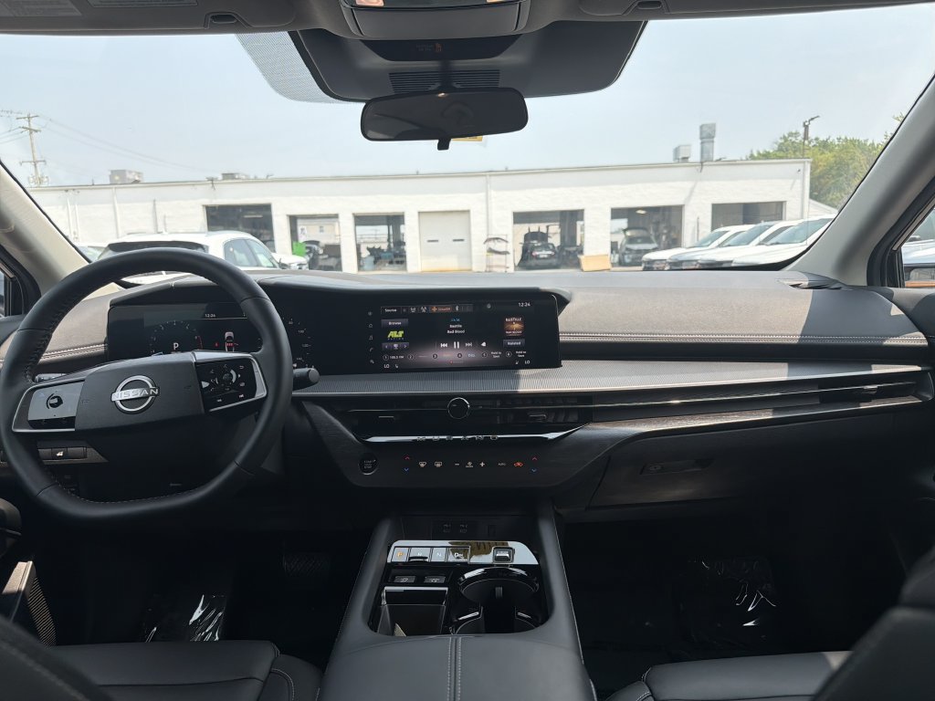 Used 2025 Nissan Murano SV AWD/4WD image 19