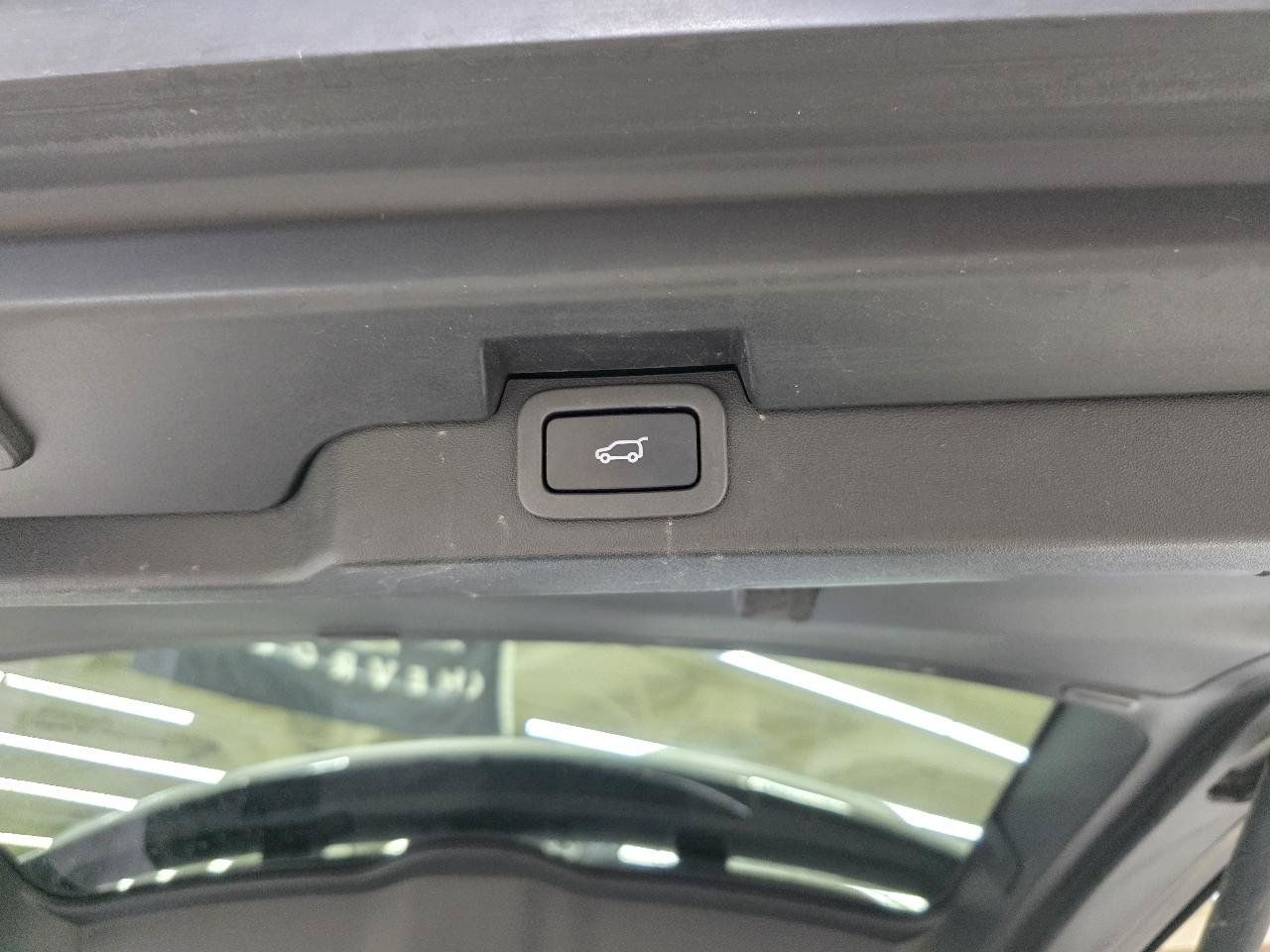 Used 2019 Land Rover Discovery SE AWD/4WD image 15