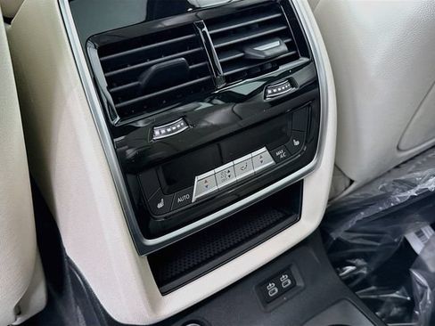 New 2027 BMW X7 M60i AWD/4WD image 27