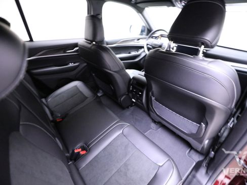 New 2026 Jeep Grand Cherokee Altitude AWD/4WD image 12