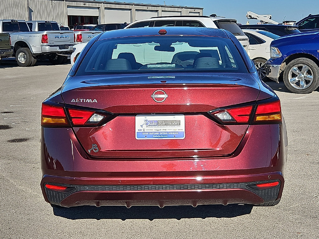 Used 2025 Nissan Altima 2.5 SV FWD image 6