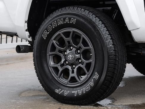 Used 2018 Toyota Tacoma SR5 RWD image 54