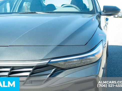 Used 2025 Hyundai Elantra Sport image 14