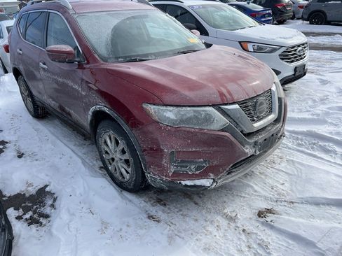 Used 2018 Nissan Rogue SV image 3