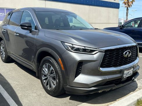 Used 2023 INFINITI QX60 Pure image 2