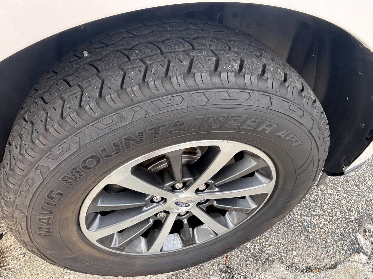 Used 2018 Ford Expedition XLT w/ Equipment Group 202A AWD/4WD image 24