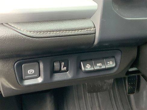 Certified 2023 GMC Acadia SLT w/ Technology Package image 19