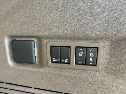 Used 2023 GMC Yukon Denali image 22