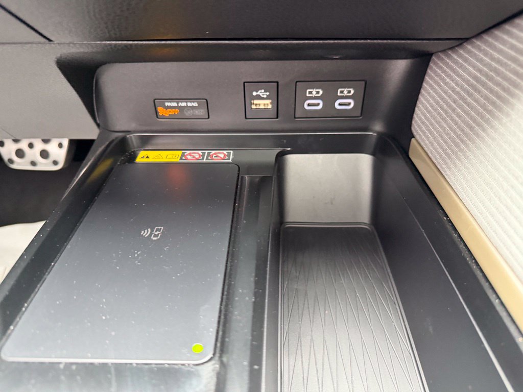 Used 2025 Toyota Camry SE w/ Convenience Package FWD image 21