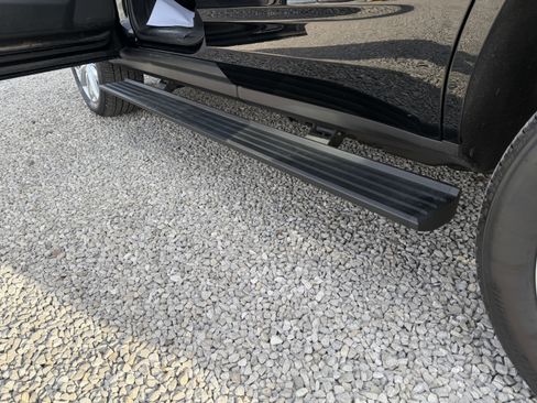 Used 2024 Chevrolet Tahoe High Country w/ Premium Package image 12