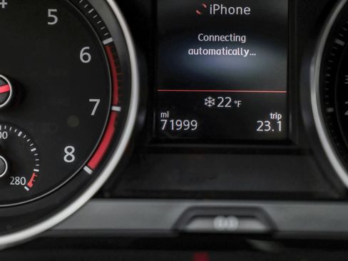 Used 2018 Volkswagen GTI SE w/ SE Leather Package image 21