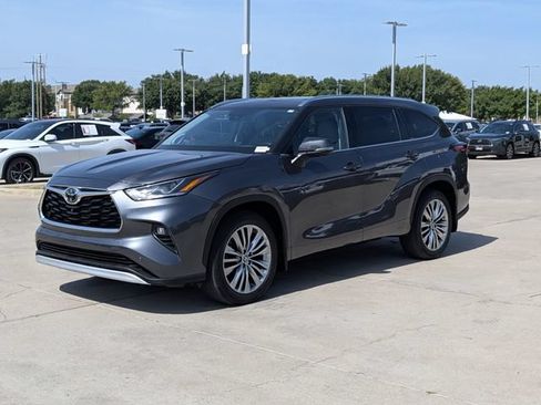 Used 2024 Toyota Highlander Platinum AWD/4WD image 10