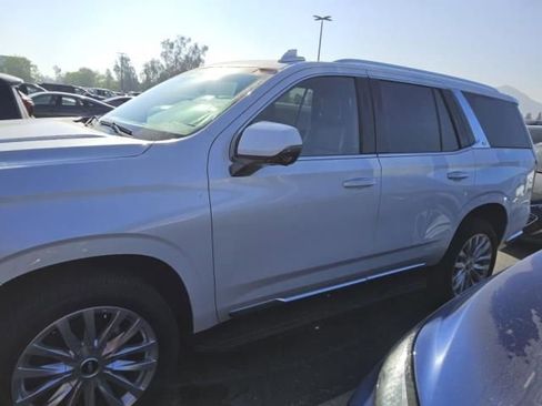 Used 2022 Cadillac Escalade Luxury AWD/4WD image 5