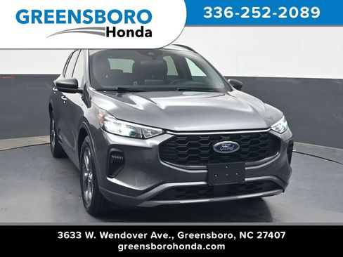 Used 2023 Ford Escape ST-Line FWD image 1