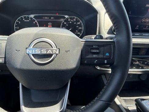 Certified 2025 Nissan Rogue SV FWD image 19