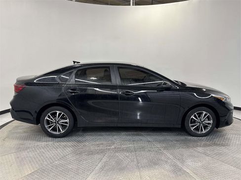 Used 2023 Kia Forte LXS w/ LXS Technology Package image 7