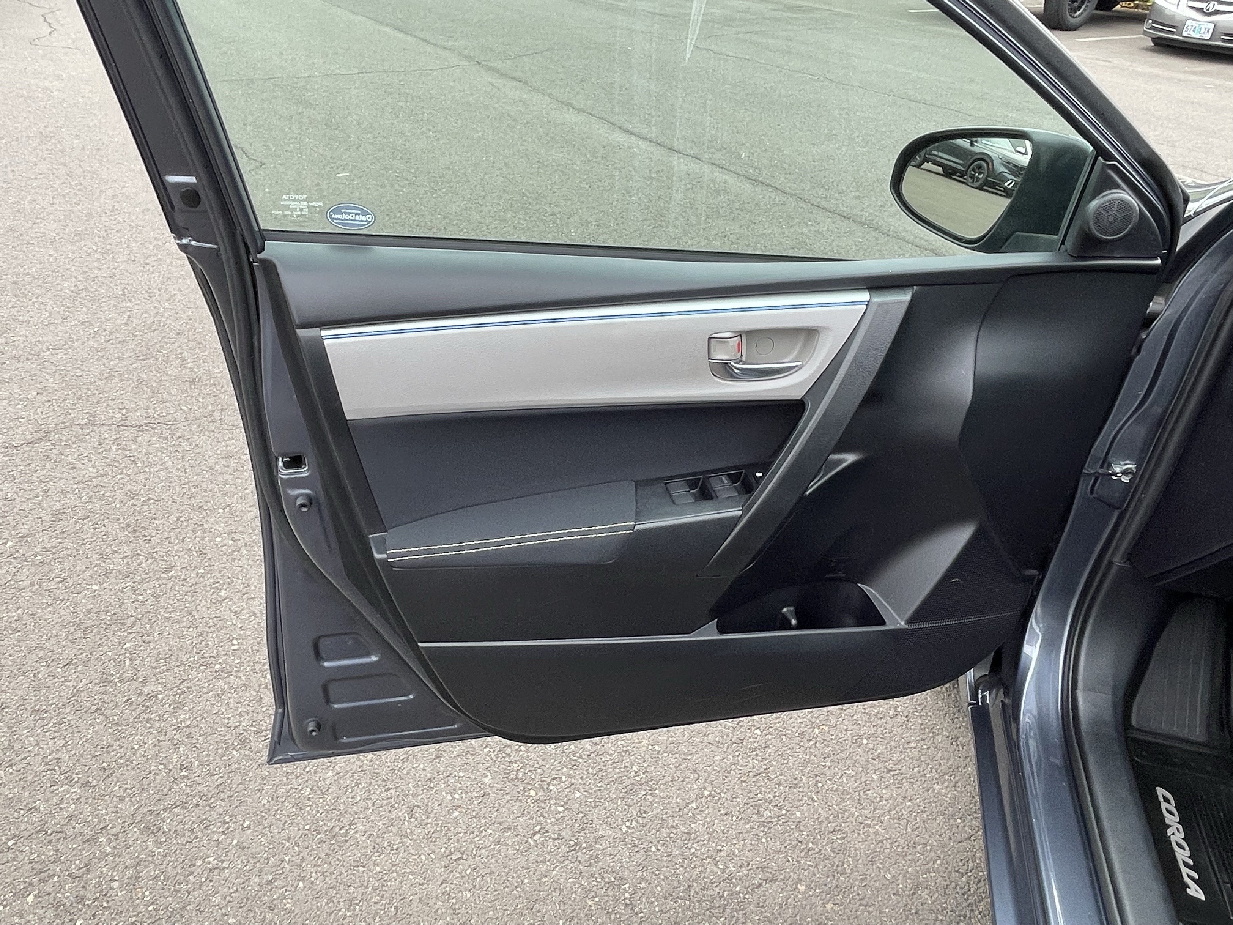 Used 2015 Toyota Corolla LE FWD image 16