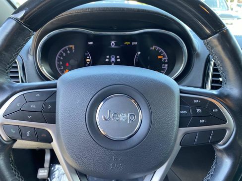 Used 2020 Jeep Grand Cherokee Overland AWD/4WD image 18