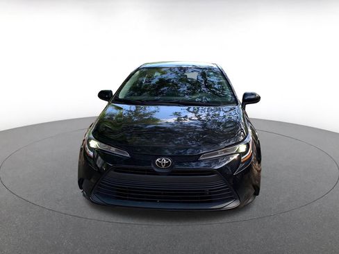 Used 2025 Toyota Corolla LE image 2