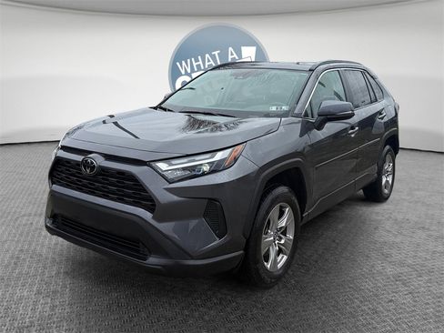 Used 2022 Toyota RAV4 XLE w/ Convenience Package image 8