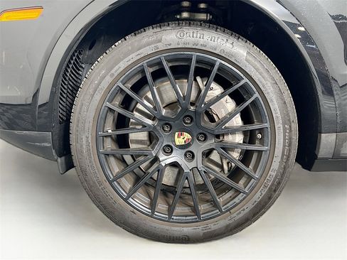 Certified 2023 Porsche Cayenne image 33