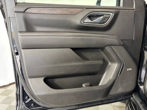 Used 2023 Chevrolet Suburban LT w/ LT Signature Plus Package image 10