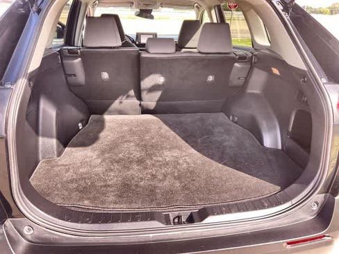 Used 2020 Toyota RAV4 XLE FWD image 20