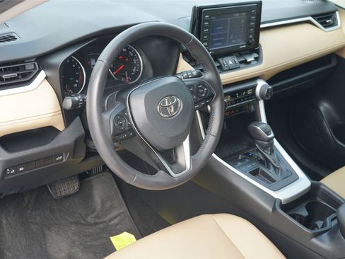 Used 2021 Toyota RAV4 XLE Premium FWD image 9