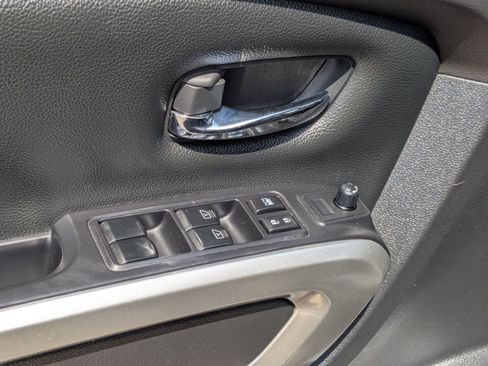 Used 2021 Nissan Titan SV w/ SV Convenience Package image 11