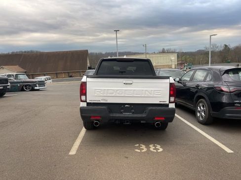 Used 2024 Honda Ridgeline Sport image 4