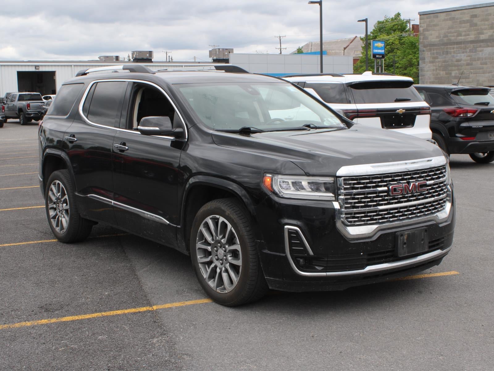 Used 2023 GMC Acadia Denali AWD/4WD image 3