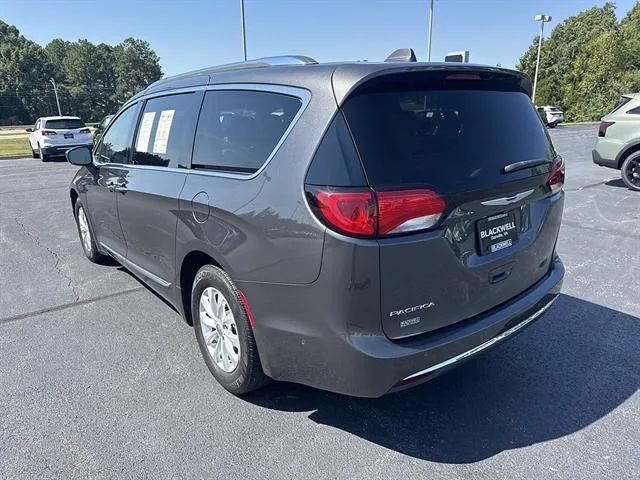 Used 2018 Chrysler Pacifica Touring-L Plus w/ Advanced Safetytec Group FWD image 4