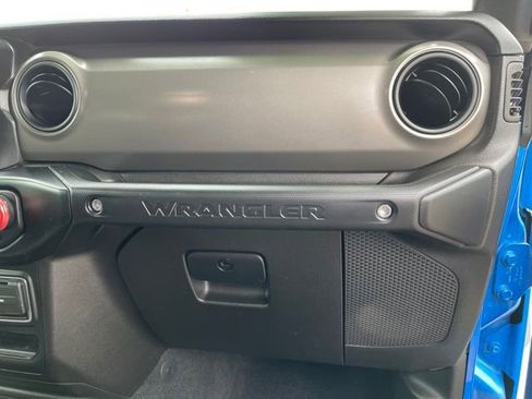 Used 2022 Jeep Wrangler Unlimited Sport image 36