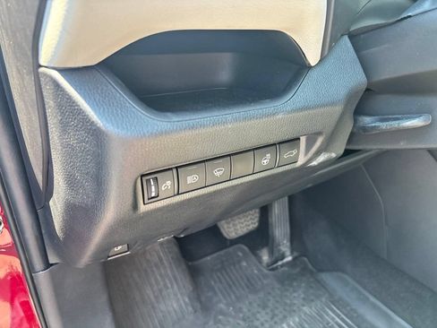 Used 2022 Toyota RAV4 XLE Premium AWD/4WD image 7