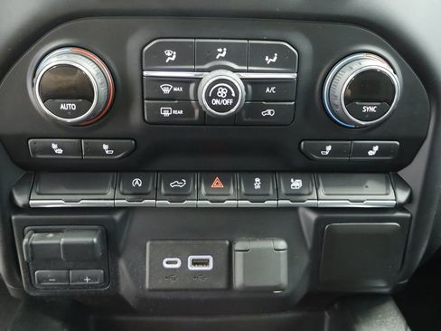 Used 2019 Chevrolet Silverado 1500 RST AWD/4WD image 32