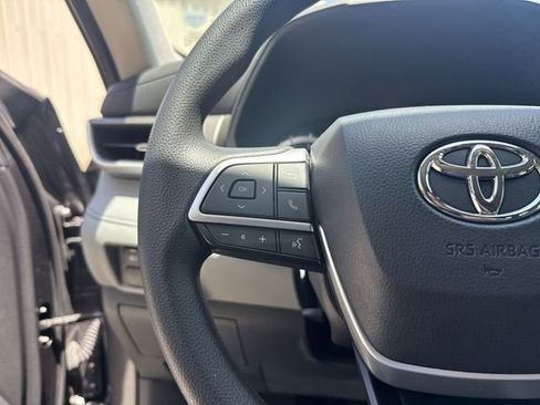 Used 2022 Toyota Highlander L FWD image 17