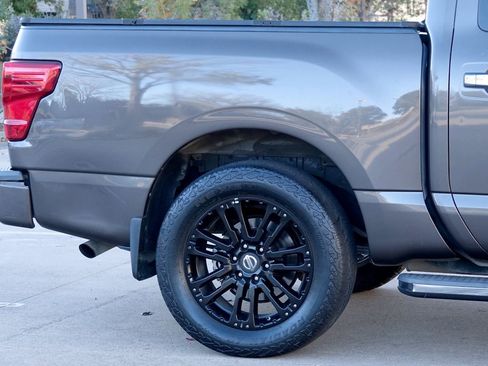 Used 2017 Nissan Titan SL w/ SL Towing Convenience Package image 26