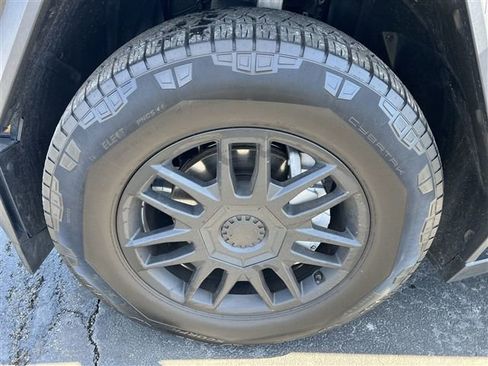 Used 2025 Tesla Cybertruck AWD Crew Cab image 22