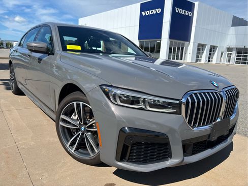 Used 2022 BMW 750i xDrive w/ Executive Package AWD/4WD image 3